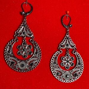 Elegant Black and Silver Filigree Earrings